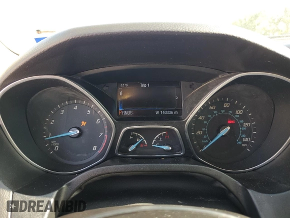 2014 Ford Focus Titanium z VIN 1FADP3N27EL161613, wystawiony jako Copart lot #56166805 z przebiegiem 140 336 mil mil oraz Szkoda całkowita • Salvage title. Historia ofert i sprzedaży dostępna na DreamBid. Obrazek 9.