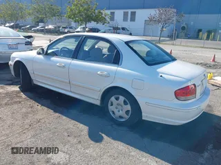 2002 Hyundai Sonata with VIN KMHWF25S92A571901, listed as a IAAI auction lot 41404038 with 133,316 mi miles. Bid and sale history available at carsss.com. Image 3.