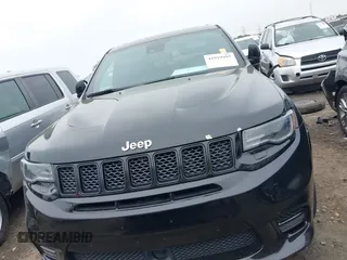 2017 Jeep Grand Cherokee SRT z VIN 1C4RJFDJ7HC683240, wystawiony jako IAAI lot #41919995 z przebiegiem 122 030 mil mil oraz . Historia ofert i sprzedaży dostępna na DreamBid. Obrazek 12.