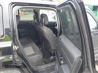 2015 Jeep Patriot Latitude z VIN 1C4NJRFBXFD169475, wystawiony jako IAAI lot #42194444 z przebiegiem 197 456 mil mil oraz . Historia ofert i sprzedaży dostępna na DreamBid. Obrazek 8.