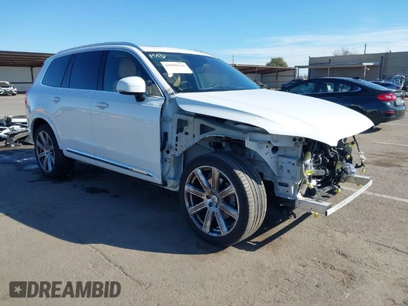 2016 Volvo XC90 T6 Inscription with VIN YV4A22PL1G1036985, listed as a IAAI auction lot 41698124 with 88,578 mi miles. Bid and sale history available at carsss.com. Image 1.