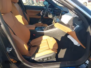 2024 BMW i4 eDrive40 z VIN WBY73AW02RFT29049, wystawiony jako IAAI lot #41636126 z przebiegiem 6670 mil mil oraz . Historia ofert i sprzedaży dostępna na DreamBid. Obrazek 5.