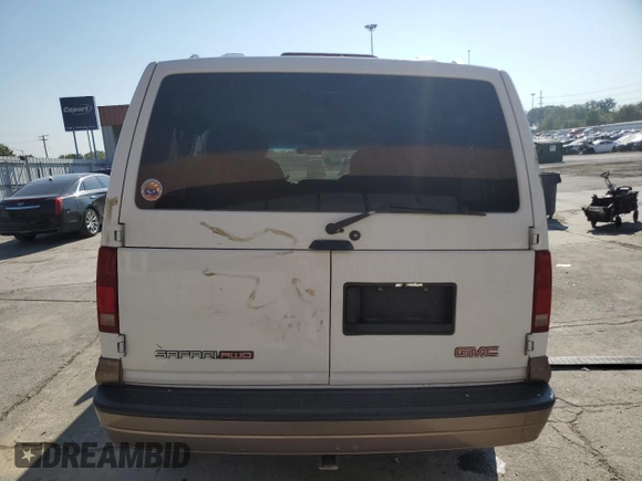 2003 GMC Safari z VIN 1GKEL19X03B503236, wystawiony jako Copart lot #71755844 z przebiegiem 109 438 mil mil oraz Szkody całkowita. Historia ofert i sprzedaży dostępna na DreamBid. Obrazek 6.