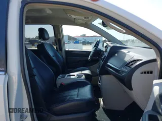 2013 Chrysler Town & Country Touring with VIN 2C4RC1BG4DR610462, listed as a IAAI auction lot 42173321 with 73,397 mi miles. Bid and sale history available at carsss.com. Image 5.