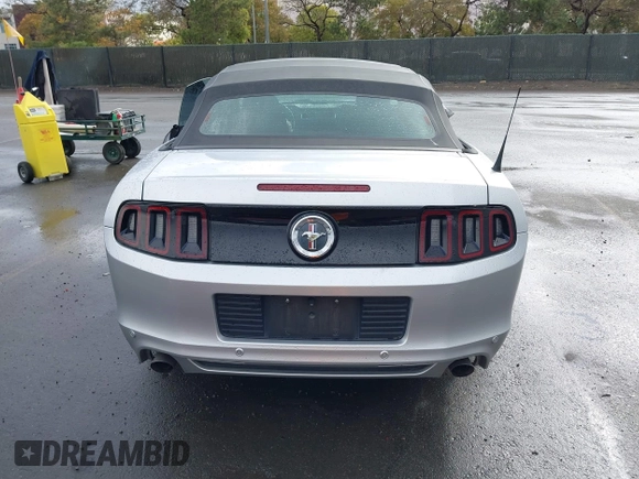 2014 Ford Mustang V6 с VIN 1ZVBP8EM9E5316695, выставлен на аукционе IAAI как лот 41778042 с пробегом 75 439 миль миль и . История ставок и продаж доступна на DreamBid. Изображение 16.