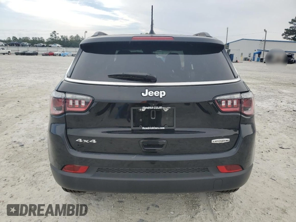 2023 Jeep Compass Latitude Lux z VIN 3C4NJDFN5PT533259, wystawiony jako Copart lot #71166814 z przebiegiem 2 395 mil mil oraz Szkoda całkowita • Salvage title. Historia ofert i sprzedaży dostępna na DreamBid. Obrazek 6.