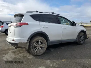 2018 Toyota RAV4 XLE with VIN 2T3WFREV1JW471752, listed as a Copart auction lot 46952565 with 87,705 mi miles and Salvage Title. Bid and sale history available at DreamBid. Image 3.