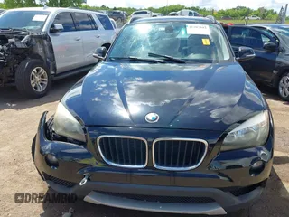 2013 BMW X1 28i z VIN WBAVM1C52DVW41549, wystawiony jako IAAI lot #42207042 z przebiegiem 74 689 mil mil oraz . Historia ofert i sprzedaży dostępna na DreamBid. Obrazek 12.