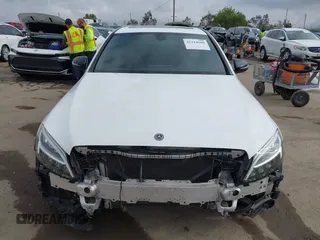 2019 Mercedes-Benz C 300 z VIN 55SWF8DB6KU315584, wystawiony jako IAAI lot #42114660 z przebiegiem 60 770 mil mil oraz . Historia ofert i sprzedaży dostępna na DreamBid. Obrazek 13.