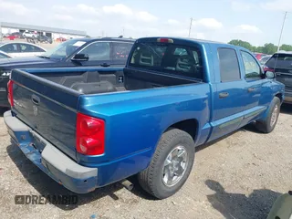 2005 Dodge Dakota SLT z VIN 1D7HE48K25S163588, wystawiony jako IAAI lot #42269518 z przebiegiem 177 850 mil mil oraz . Historia ofert i sprzedaży dostępna na DreamBid. Obrazek 4.