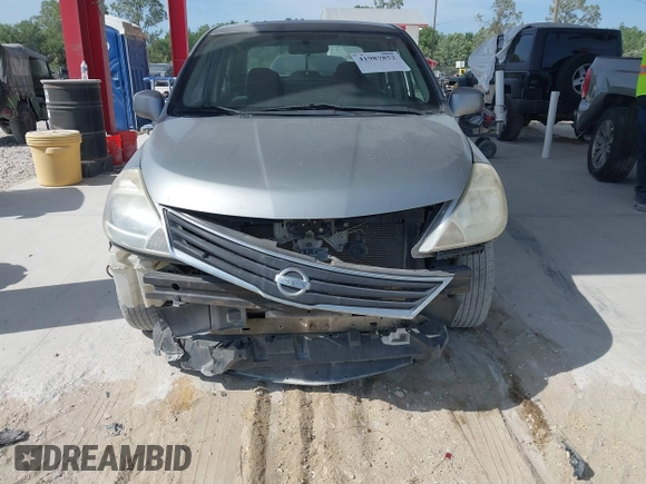 2010 Nissan Versa 1.8 S with VIN 3N1BC1AP0AL365397, listed as a IAAI auction lot 41987852 with 183,952 mi miles. Bid and sale history available at carsss.com. Image 6.