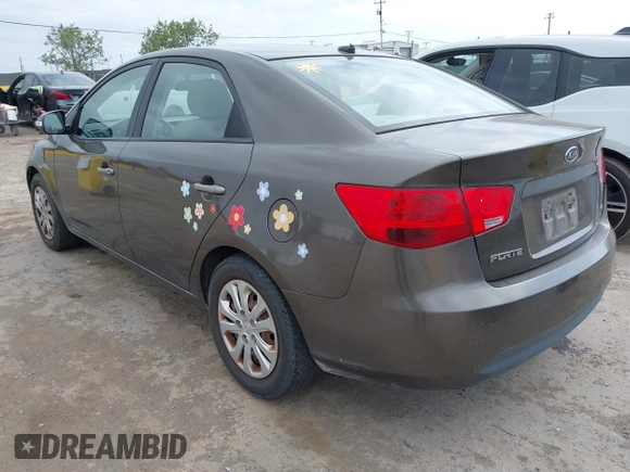 2010 Kia Forte EX z VIN KNAFU4A20A5218625, wystawiony jako IAAI lot #42101100 z przebiegiem 161 238 mil mil oraz . Historia ofert i sprzedaży dostępna na DreamBid. Obrazek 3.