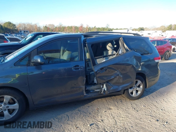 2011 Toyota Sienna LE AAS with VIN 5TDKK3DC2BS070656, listed as a IAAI auction lot 41034261 with 259,239 mi miles. Bid and sale history available at carsss.com. Image 6.
