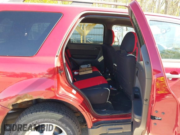 2011 Ford Escape XLT с VIN 1FMCU9DG6BKB34611, выставлен на аукционе IAAI как лот 42236780 с пробегом 240 297 миль миль и . История ставок и продаж доступна на DreamBid. Изображение 8.