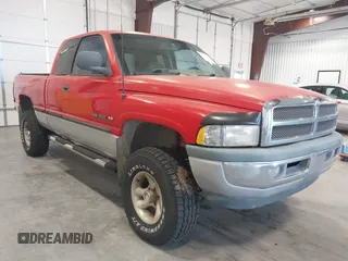 1998 Dodge 1500 z VIN 3B7HF13Z0WG195197, wystawiony jako IAAI lot #42488459 z przebiegiem 162 190 mil mil oraz . Historia ofert i sprzedaży dostępna na DreamBid. Obrazek 1.