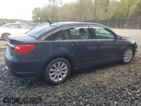 2011 Chrysler 200 Touring z VIN 1C3BC1FG6BN502855, wystawiony jako Copart lot #54063735 z przebiegiem 110 580 mil mil oraz Czysty tytuł • Clean title. Historia ofert i sprzedaży dostępna na DreamBid. Obrazek 3.