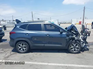 2022 Kia Seltos EX z VIN KNDERCAA2N7246714, wystawiony jako IAAI lot #42282653 z przebiegiem 51 650 mil mil oraz . Historia ofert i sprzedaży dostępna na DreamBid. Obrazek 13.
