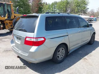 2007 Honda Odyssey Touring with VIN 5FNRL38867B122822, listed as a IAAI auction lot 42145685 with 212,164 mi miles. Bid and sale history available at carsss.com. Image 4.