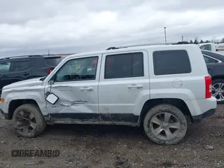 2016 Jeep Patriot High Altitude Edition with VIN 1C4NJRFB9GD808902, listed as a IAAI auction lot 41919059 with 123,265 mi miles. Bid and sale history available at carsss.com. Image 14.