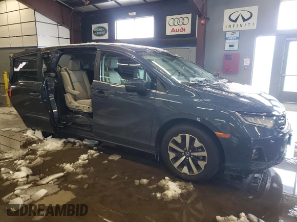 2025 Honda Odyssey EX-L with VIN 5FNRL6H6XSB017869, listed as a Copart auction lot 45461005 with 4,884 mi miles and Salvage Title. Bid and sale history available at carsss.com. Image 4.