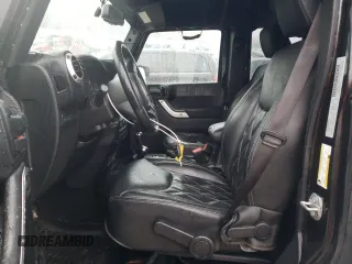 2017 Jeep Wrangler Unlimited Rubicon Recon z VIN 1C4HJWFG8HL581524, wystawiony jako Copart lot #81304384 z przebiegiem 53 287 mil mil oraz Szkoda całkowita • Salvage title. Historia ofert i sprzedaży dostępna na DreamBid. Obrazek 7.