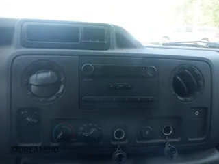 2014 Ford Econoline Cargo Commercial z VIN 1FTNE2EL9EDB13905, wystawiony jako IAAI lot #42360482 z przebiegiem Nie podano mil oraz . Historia ofert i sprzedaży dostępna na DreamBid. Obrazek 1.