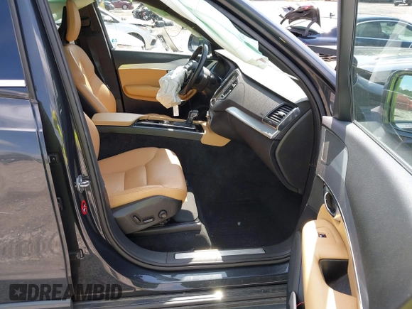 2017 Volvo XC90 Momentum with VIN YV4102KK3H1156521, listed as a IAAI auction lot 42468787 with 116,536 mi miles and . Bid and sale history available at DreamBid. Image 5.