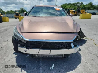 2018 Infiniti QX30 Premium with VIN SJKCH5CP9JA053929, listed as a Copart auction lot 64396905 with Not provided miles and Salvage title. Bid and sale history available at DreamBid. Image 5.