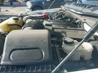 2019 Ford F-150 XL z VIN 1FTEX1C49KKE83579, wystawiony jako IAAI lot #43354362 z przebiegiem 94 099 mil mil oraz . Historia ofert i sprzedaży dostępna na DreamBid. Obrazek 19.