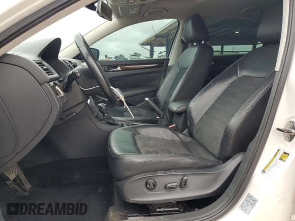 2014 Volkswagen Passat SEL Premium with VIN 1VWCN7A33EC109183, listed as a Copart auction lot 61369595 with 146,794 mi miles and Salvage title. Bid and sale history available at DreamBid. Image 7.