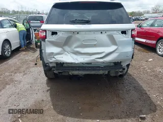 2019 Chevrolet Traverse LT Cloth with VIN 1GNERGKW6KJ114174, listed as a IAAI auction lot 42104133 with 135,410 mi miles. Bid and sale history available at carsss.com. Image 6.