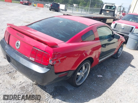2006 Ford Mustang GT Deluxe with VIN 1ZVFT82H865265969, listed as a IAAI auction lot 42090770 with 237,231 mi miles. Bid and sale history available at carsss.com. Image 4.