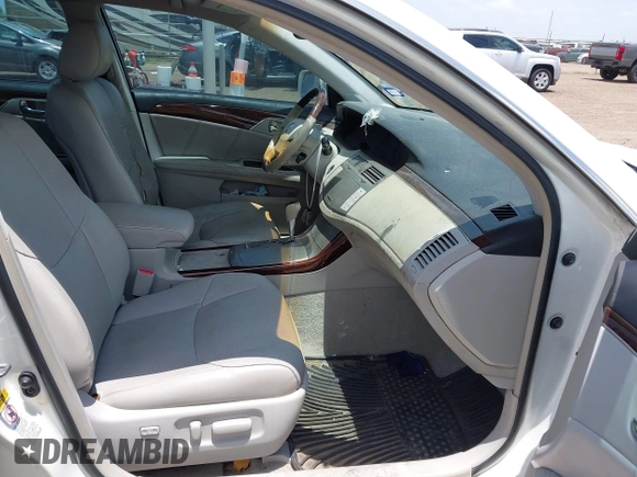 2008 Toyota Avalon XL z VIN 4T1BK36B68U292301, wystawiony jako IAAI lot #42490401 z przebiegiem 248 104 mil mil oraz . Historia ofert i sprzedaży dostępna na DreamBid. Obrazek 5.