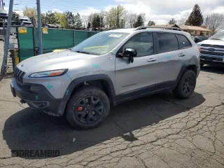 2015 Jeep Cherokee Trailhawk z VIN 1C4PJMBS6FW543991, wystawiony jako Copart lot #55027755 z przebiegiem 117 356 mil mil oraz Szkoda całkowita • Salvage title. Historia ofert i sprzedaży dostępna na DreamBid. Obrazek 1.