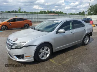 2010 Ford Fusion SE z VIN 3FAHP0HAXAR349475, wystawiony jako Copart lot #56194085 z przebiegiem 272 731 mil mil oraz Szkoda całkowita • Salvage title. Historia ofert i sprzedaży dostępna na DreamBid. Obrazek 1.