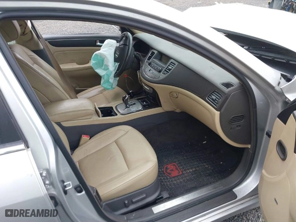 2009 Hyundai Genesis with VIN KMHGC46E99U046816, listed as a IAAI auction lot 38283097 with 87,108 mi miles. Bid and sale history available at carsss.com. Image 5.