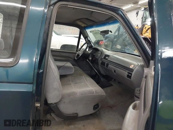 1996 Ford F-250 with VIN 1FTHX26F1TEB38000, listed as a IAAI auction lot 41199942 with 324,532 mi miles. Bid and sale history available at carsss.com. Image 5.