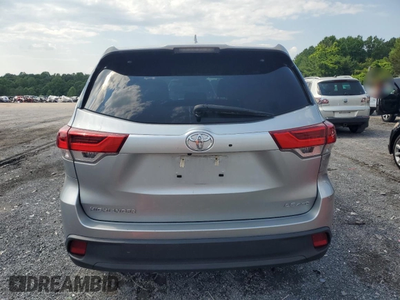 2019 Toyota Highlander LE with VIN 5TDBZRFH3KS975866, listed as a Copart auction lot 60226695 with 68,113 mi miles and Salvage title. Bid and sale history available at DreamBid. Image 6.