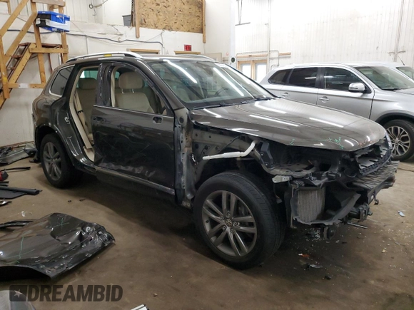 2016 Volkswagen Touareg Sport z VIN WVGEP9BPXGD006774, wystawiony jako Copart lot #56045495 z przebiegiem 85 695 mil mil oraz Szkoda całkowita • Salvage title. Historia ofert i sprzedaży dostępna na DreamBid. Obrazek 4.