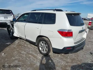2011 Toyota Highlander with VIN 5TDBK3EH5BS064196, listed as a IAAI auction lot 41643416 with 157,112 mi miles. Bid and sale history available at carsss.com. Image 3.