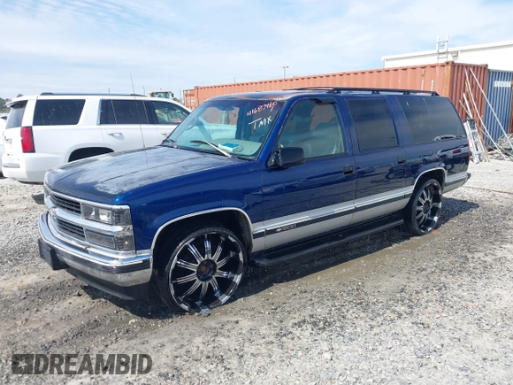 1996 Chevrolet Suburban with VIN 1GNEC16R3TJ375251, listed as a IAAI auction lot 41687460 with 262,907 mi miles. Bid and sale history available at carsss.com. Image 2.