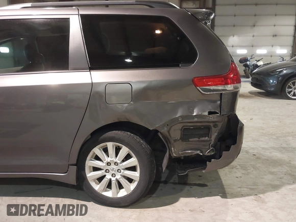 2011 Toyota Sienna XLE с VIN 5TDDK3DC8BS026606, выставлен на аукционе IAAI как лот 41295760 с пробегом 128 930 миль миль и . История ставок и продаж доступна на DreamBid. Изображение 6.