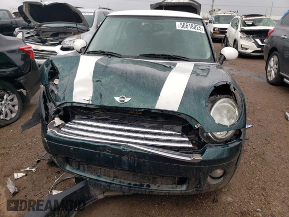 2009 MINI Hardtop z VIN WMWMF33509TW77714, wystawiony jako Copart lot #50618025 z przebiegiem 86 673 mil mil oraz Szkoda całkowita • Salvage title. Historia ofert i sprzedaży dostępna na DreamBid. Obrazek 5.