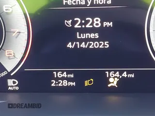 2025 Audi Q8 Premium Plus z VIN WA1EVBF18SD011370, wystawiony jako IAAI lot #42033326 z przebiegiem 164 mil mil oraz . Historia ofert i sprzedaży dostępna na DreamBid. Obrazek 15.