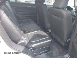 2016 Ford Police Interceptor Utility z VIN 1FM5K8AR5GGA04361, wystawiony jako IAAI lot #40237610 z przebiegiem 126 853 mil mil oraz . Historia ofert i sprzedaży dostępna na DreamBid. Obrazek 8.