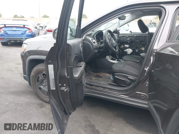 2018 Jeep Compass Sport with VIN 3C4NJCAB6JT502651, listed as a IAAI auction lot 42100724 with 84,238 mi miles and . Bid and sale history available at DreamBid. Image 5.