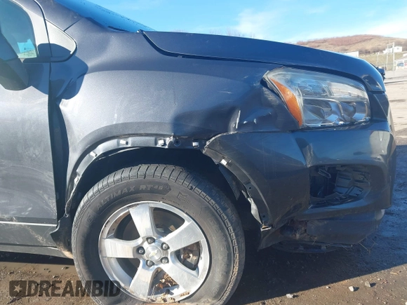 2016 Chevrolet Trax LS with VIN 3GNCJNSB8GL233537, listed as a IAAI auction lot 41574936 with 101,301 mi miles. Bid and sale history available at carsss.com. Image 17.