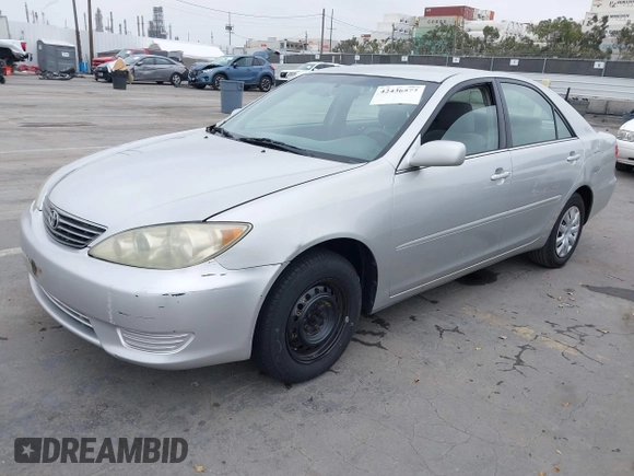 2006 Toyota Camry STD z VIN 4T1BE32K26U123354, wystawiony jako IAAI lot #42436572 z przebiegiem 216 876 mil mil oraz . Historia ofert i sprzedaży dostępna na DreamBid. Obrazek 2.