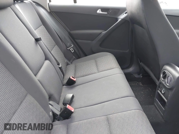 2015 Volkswagen Tiguan SE z VIN WVGBV7AX8FW582171, wystawiony jako IAAI lot #41442290 z przebiegiem 127 642 mil mil oraz . Historia ofert i sprzedaży dostępna na DreamBid. Obrazek 8.