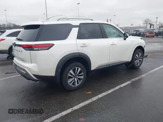2024 Nissan Pathfinder SL с VIN 5N1DR3CC9RC315613, выставлен на аукционе IAAI как лот 41571156 с пробегом 1 583 миль миль и . История ставок и продаж доступна на DreamBid. Изображение 4.